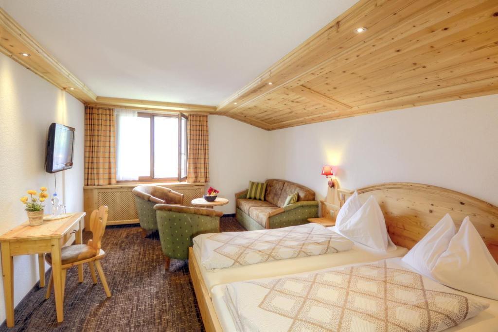 Hotel Restaurant Alpina Grindelwald Room photo